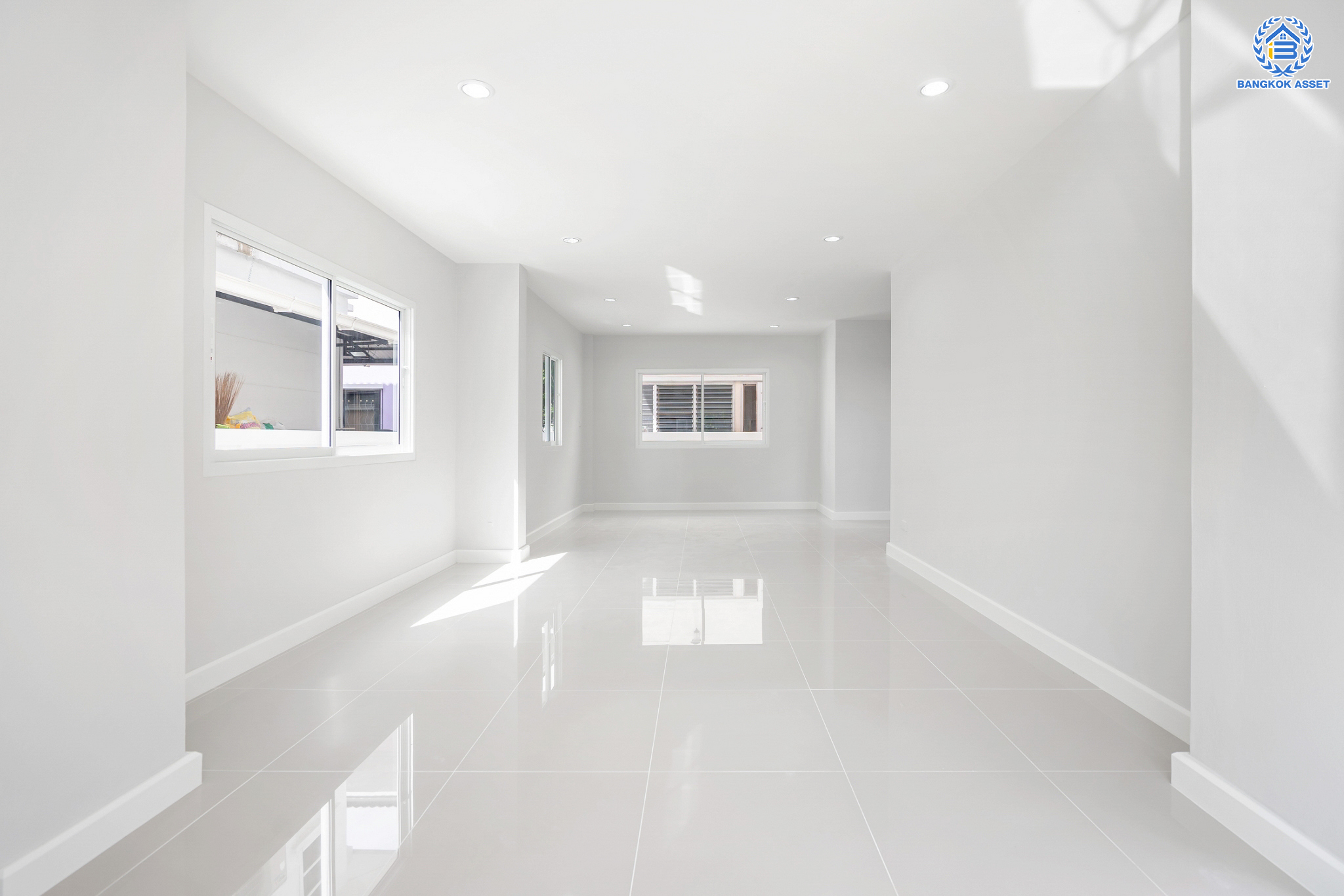 บ้านมือสองตกแต่งใหม่ ม.เพชรวัฒนะ เลียบคลองประปา บ้านเดี่ยว เนื้อที่ 50 ตร.ว. ฟังก์ชันพร้อม 3 ห้องนอน 3 ห้องน้ำ 1 ห้องอเนกประสงค์ จอดรถได้ 1 คัน ภายในตกแต่งดีไซน์ทันสมัย บนทำเลที่เชื่อมต่อถนนแจ้งวัฒนะ, ถนนศรีสมาน, ถนนสรงประภา  เดินทางสะดวก ใกล้ทางด่วน "บางประอิน-ปากเกร็ด" ใกล้รถไฟฟ้าสายสีชมพู "สถานีศรีรัช"